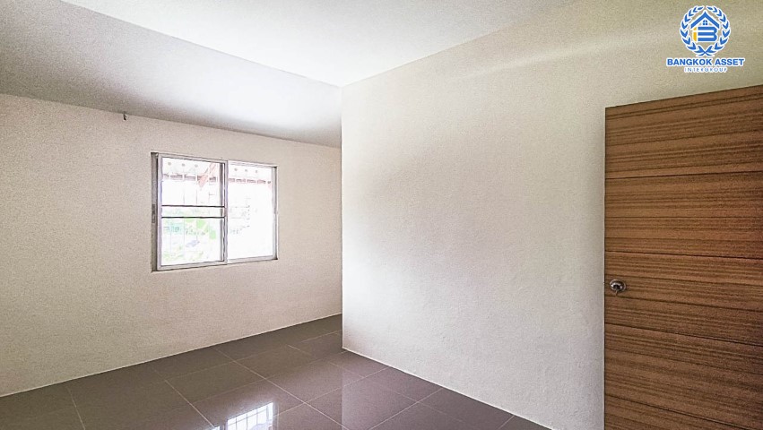 *****ทาวน์เฮ้าส์มือสองนนทบุรี ม.นวรัตน์ บางกรวย-ไทรน้อย เนื้อที่ 17.4 ตร.ว. ฟังก์ชัน 3 ห้องนอน 2 ห้องน้ำ 1 ที่จอดรถ บนทำเเดินทางสะดวก เชื่อมต่อถ.กาญจนาภิเษก ใกล้รถไฟฟ้าสายสีม่วง "สถานีบางพลู" และทางด่วน "กาญจนาภิเษก"